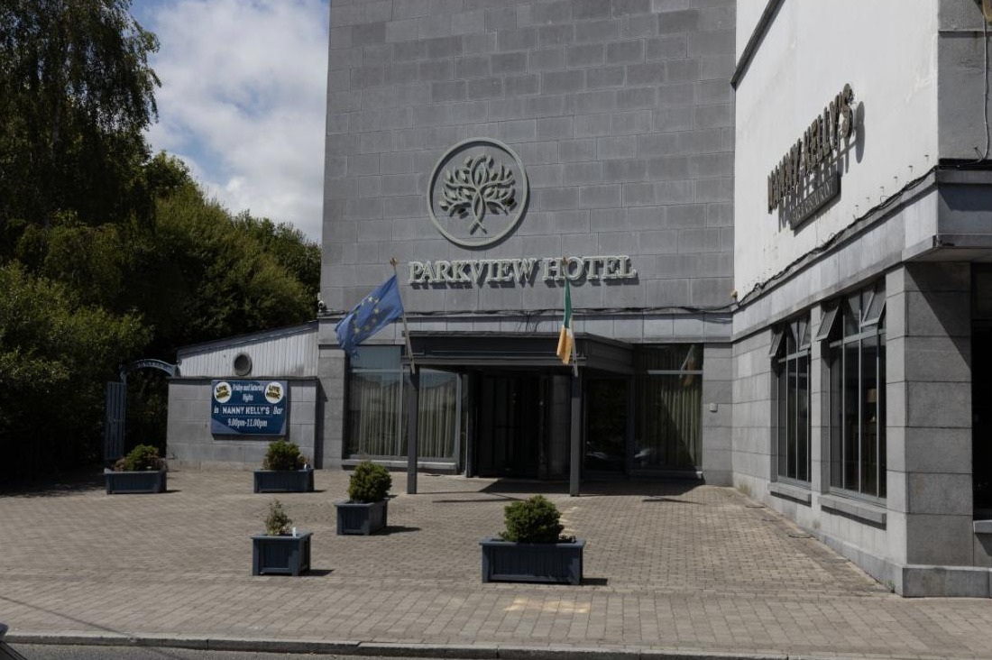 Parkview Hotel - Entrance exterior